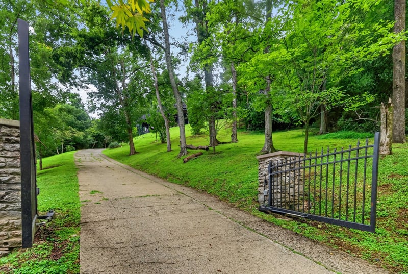 5161 Granny White Pike, Nashville, TN 37220