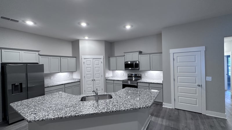 1420 Suzanne Dr, Murfreesboro, TN 37128
