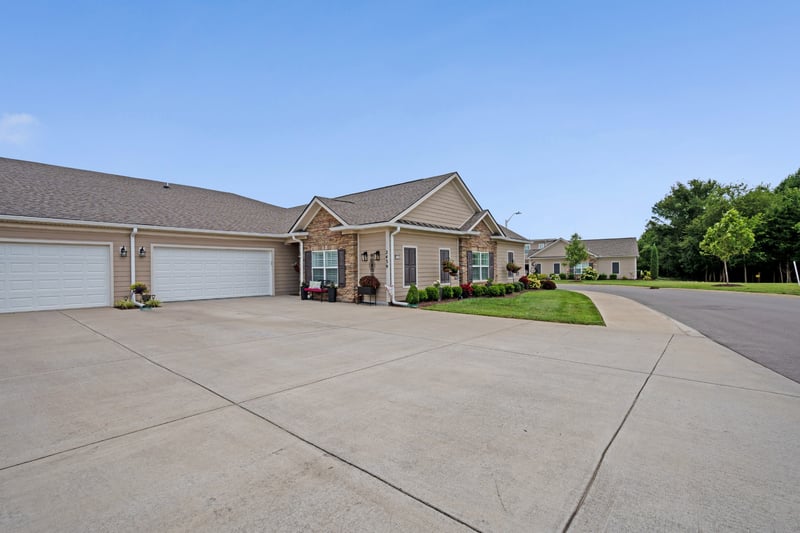 2439 Stonecenter Ln, Murfreesboro, TN 37128