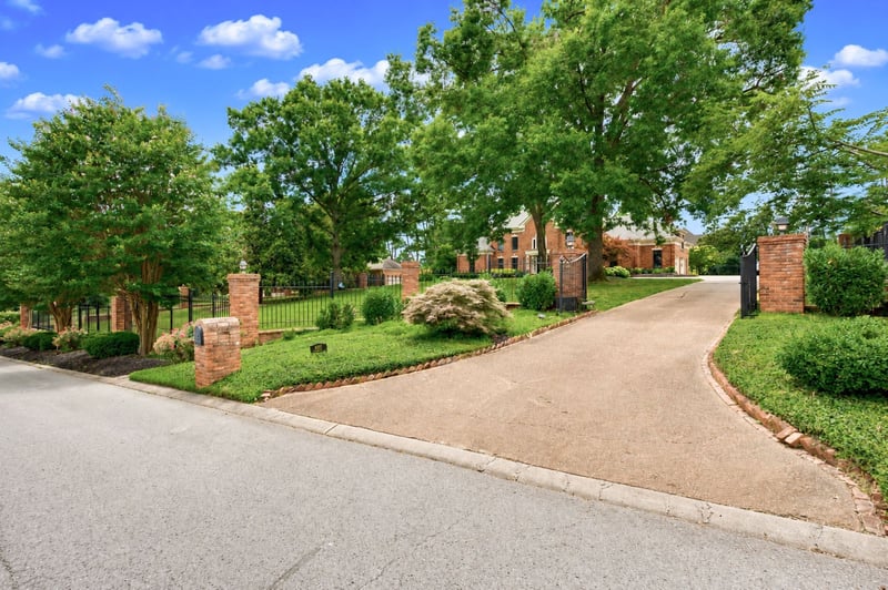 6417 Edinburgh Dr, Nashville, TN 37221