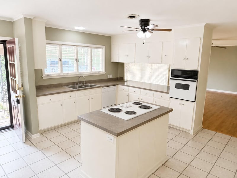105 3rd Ave, Springfield, TN 37172
