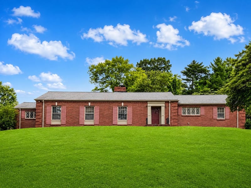 105 3rd Ave, Springfield, TN 37172