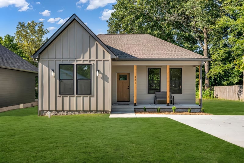 321 Jackson St, White Bluff, TN 37187