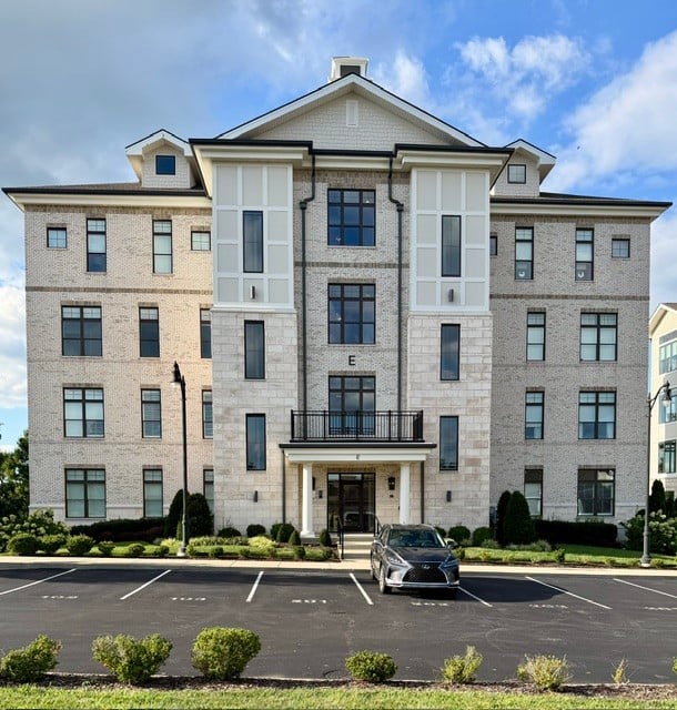 1024 Club View Dr #E203, Gallatin, TN 37066