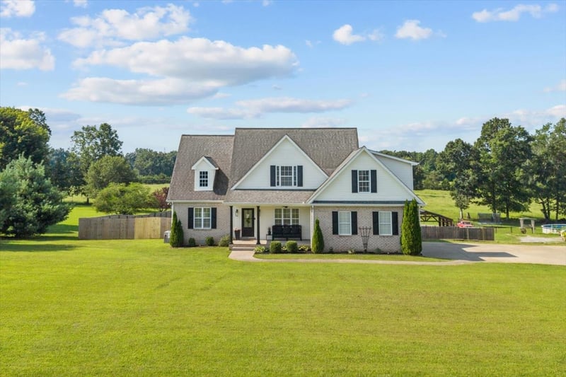 500 Fawn Ct, Burns, TN 37029