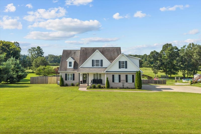 500 Fawn Ct, Burns, TN 37029