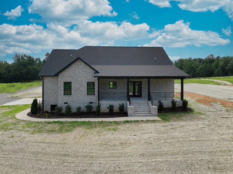 557 Fairfield Rd, Westmoreland, TN 37186