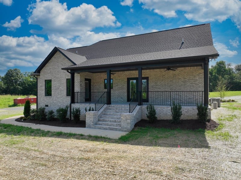 557 Fairfield Rd, Westmoreland, TN 37186