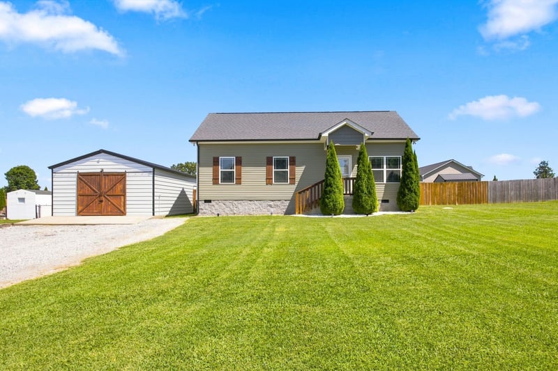 1204 Redden Ln, Burns, TN 37029