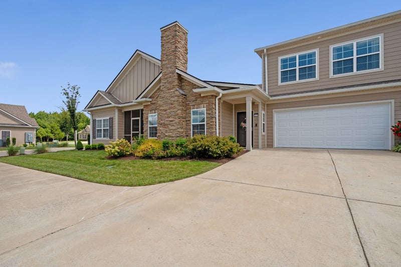 2436 Stonecenter Ln, Murfreesboro, TN 37128