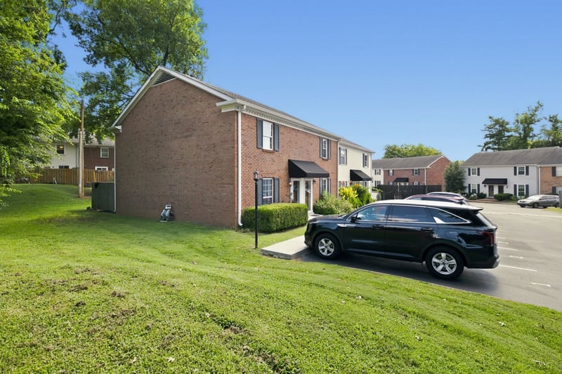 200 N Royal Oaks Blvd #C1, Franklin, TN 37067