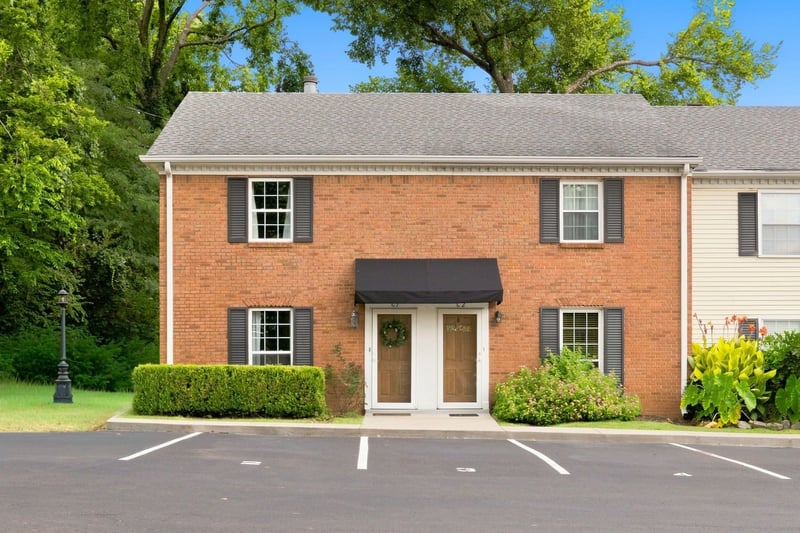 200 N Royal Oaks Blvd #C1, Franklin, TN 37067