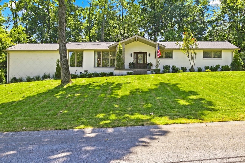 835 Highland Crest Dr, Nashville, TN 37205