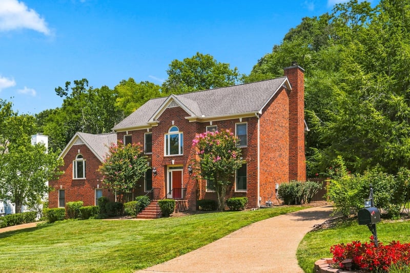 8009 Montcastle Dr, Nashville, TN 37221