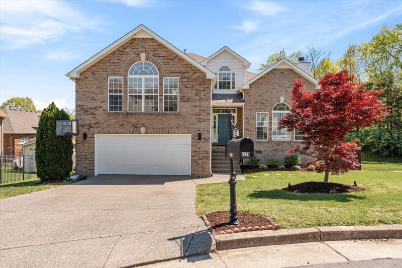 4277 October Woods Dr, Antioch, TN 37013