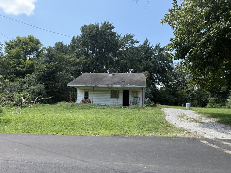 1025 Old Bear Creek Rd, Vanleer, TN 37181