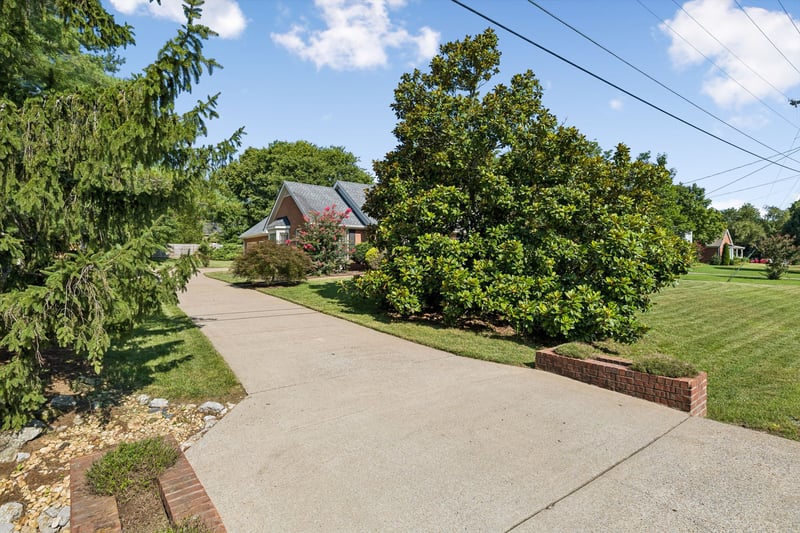 6617 N Creekwood Dr, Brentwood, TN 37027