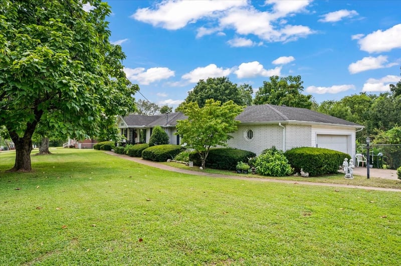 302 Utley Dr, Goodlettsville, TN 37072