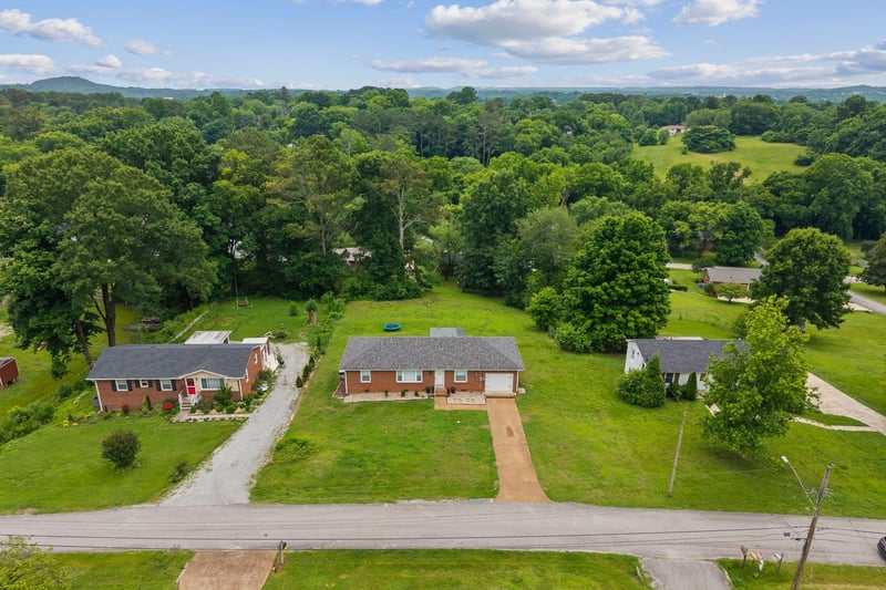 103 Oak Dr, Columbia, TN 38401