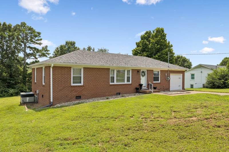 103 Oak Dr, Columbia, TN 38401
