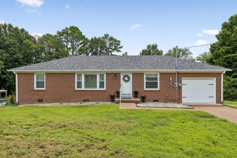 103 Oak Dr, Columbia, TN 38401
