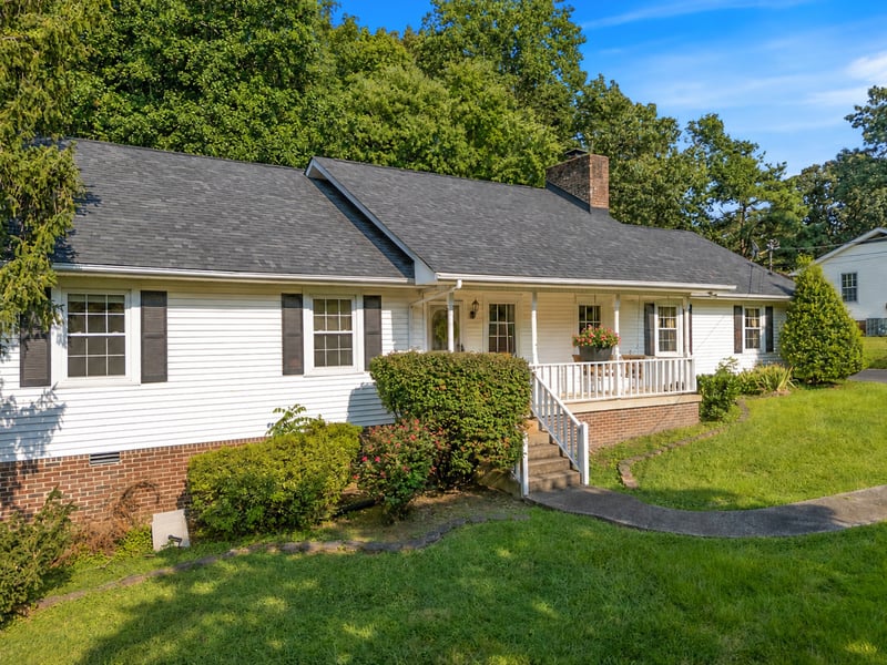 219 Brady Dr, Dickson, TN 37055