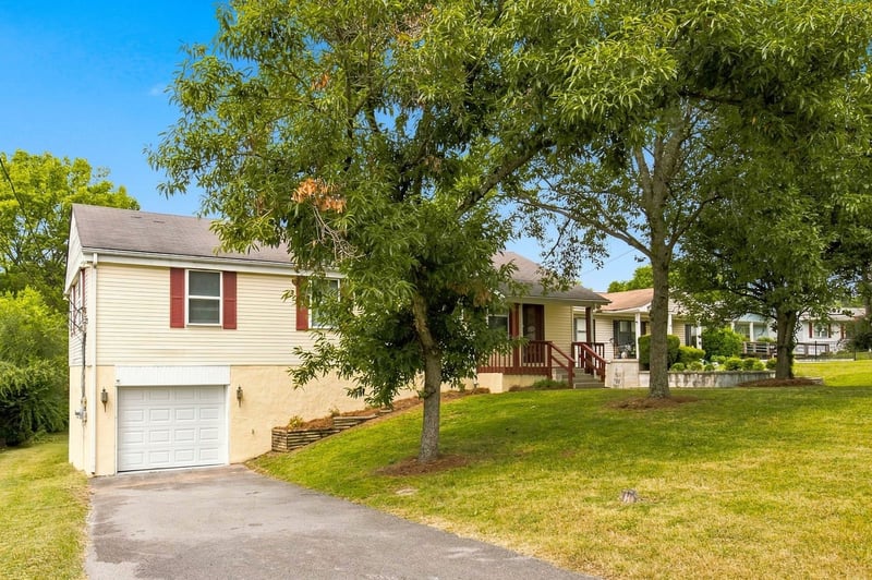 2825 Airwood Dr, Nashville, TN 37214