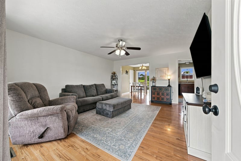 1809 Mosley Ferry Rd, Chapmansboro, TN 37035