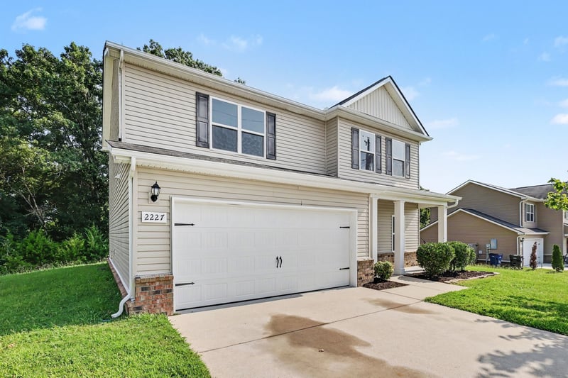 2227 Bee Hive Dr, Columbia, TN 38401