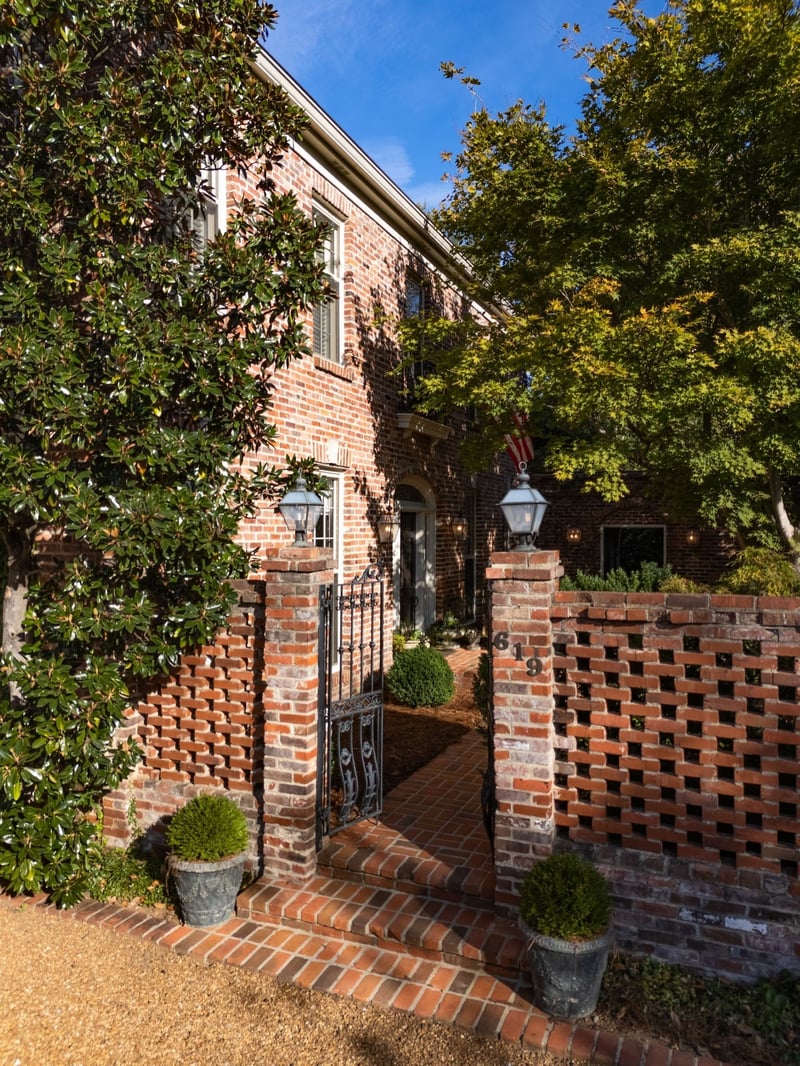 619 Woodleigh Dr, Nashville, TN 37215