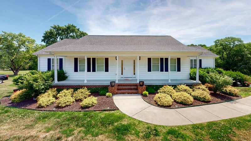 1909 Pointe Barton Dr, Lebanon, TN 37087