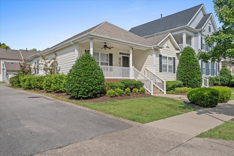 7093 Sunnywood Dr, Nashville, TN 37211
