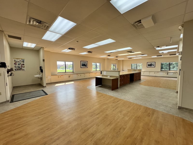 923 S Broadway St, Portland, TN 37148