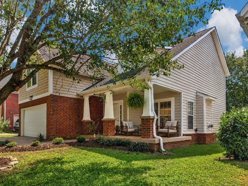 6832 Bridgewater Dr, Nashville, TN 37221