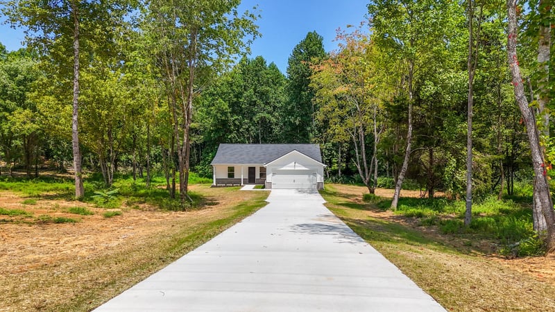 208 Crepe Myrtle Dr, Dickson, TN 37055