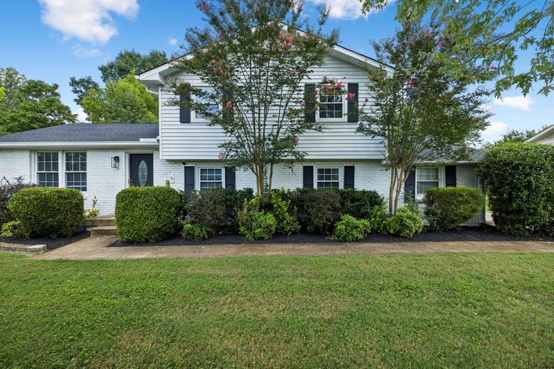 8072 Sawyer Brown Rd, Nashville, TN 37221