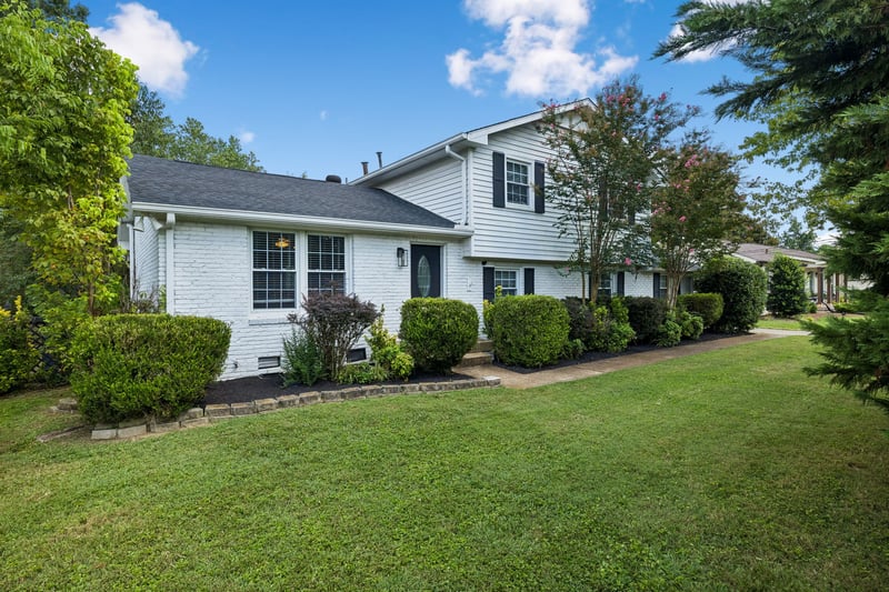 8072 Sawyer Brown Rd, Nashville, TN 37221