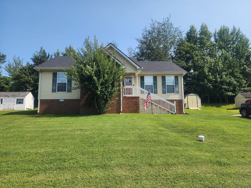 1043 Woodbrier Ln, Greenbrier, TN 37073
