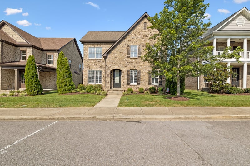 1082 N Mcmahan Dr, Gallatin, TN 37066