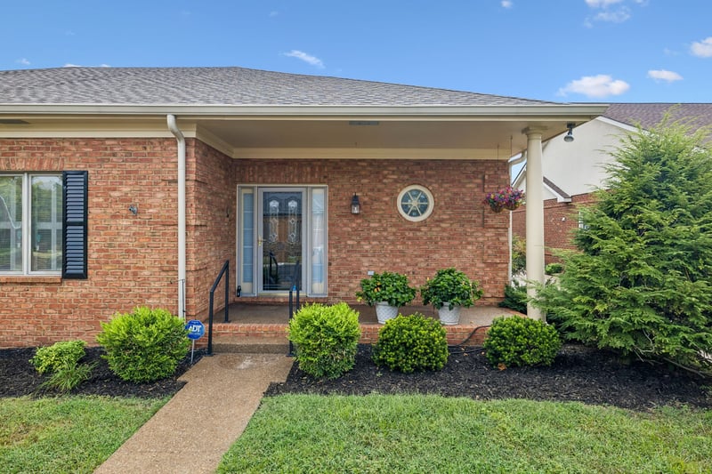 101 Keeneland Dr, Hermitage, TN 37076