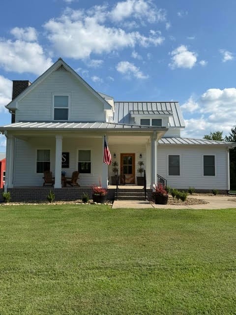 808 Clearview Rd, Cottontown, TN 37048
