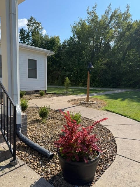 808 Clearview Rd, Cottontown, TN 37048