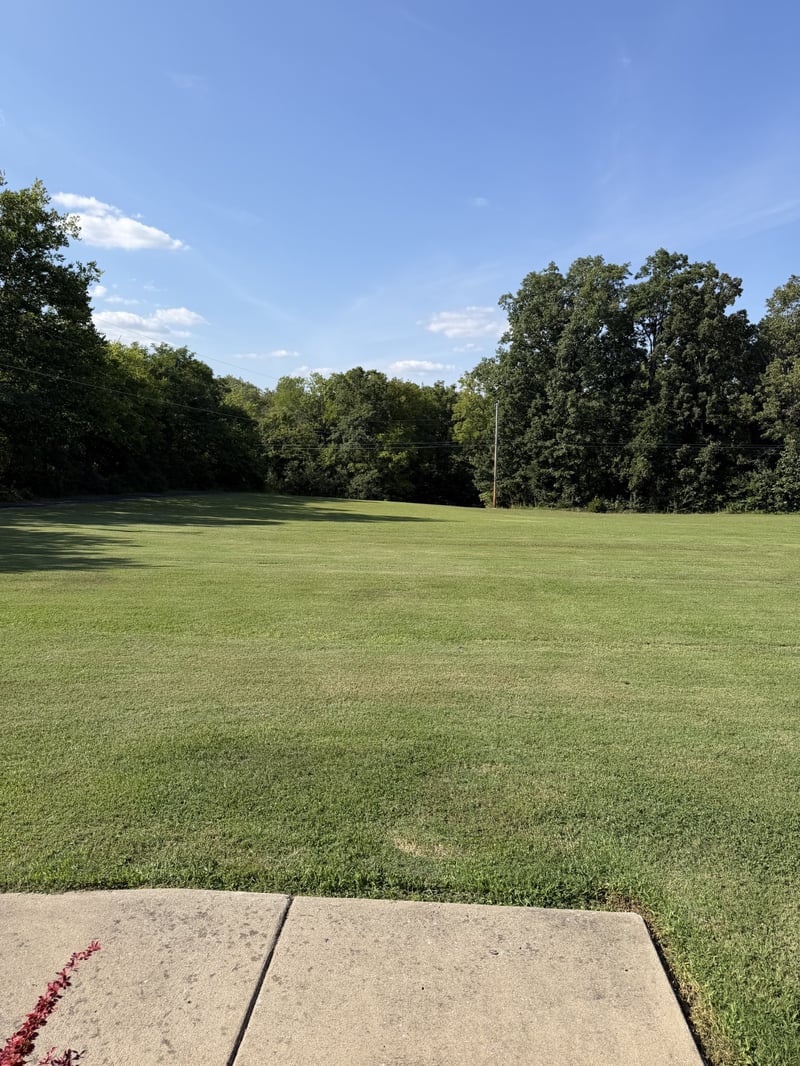 808 Clearview Rd, Cottontown, TN 37048