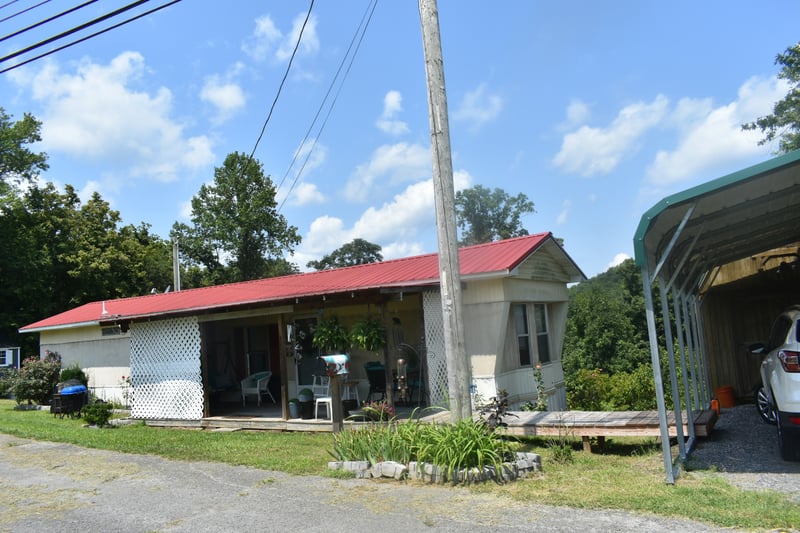 7 White Cir, Chestnut Mound, TN 38552