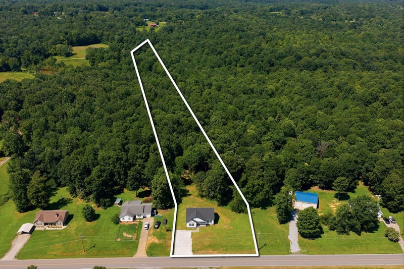 3033 Bowker Rd, Charlotte, TN 37036