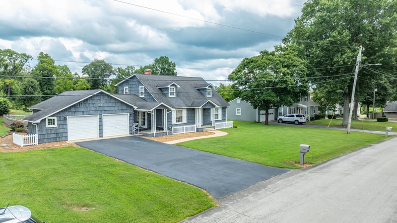 102 Revere Dr, Columbia, TN 38401