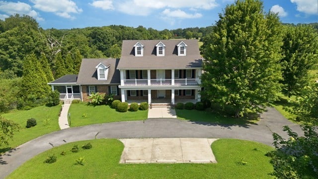444 Old Pond Ln, Dickson, TN 37055