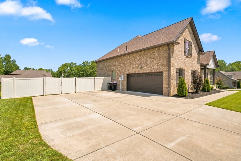 6023 W Mayflower Ct, Greenbrier, TN 37073