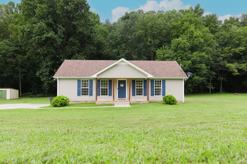 1421 Saint Paul Rd, Charlotte, TN 37036
