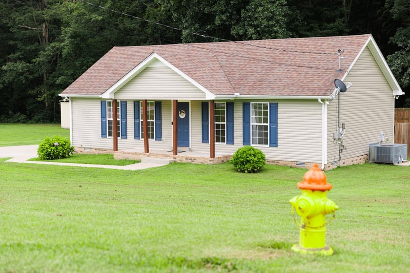 1421 Saint Paul Rd, Charlotte, TN 37036